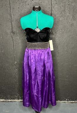 This is a vintage 90s Badgley Mischka velvet and...